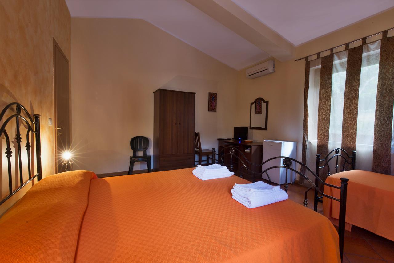 Turismo Rurale Il Sole Villa Sant'Angelo di Brolo Rom bilde